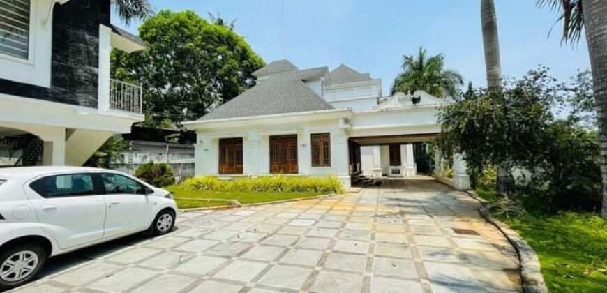 House at Ernakulam 8.5 Cr