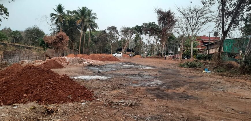 8 cents plot at Yeyyadi 11 lakhs per cent