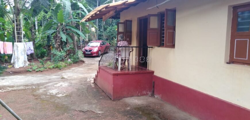 10 cents with old house at Saripalla 45 lakhs