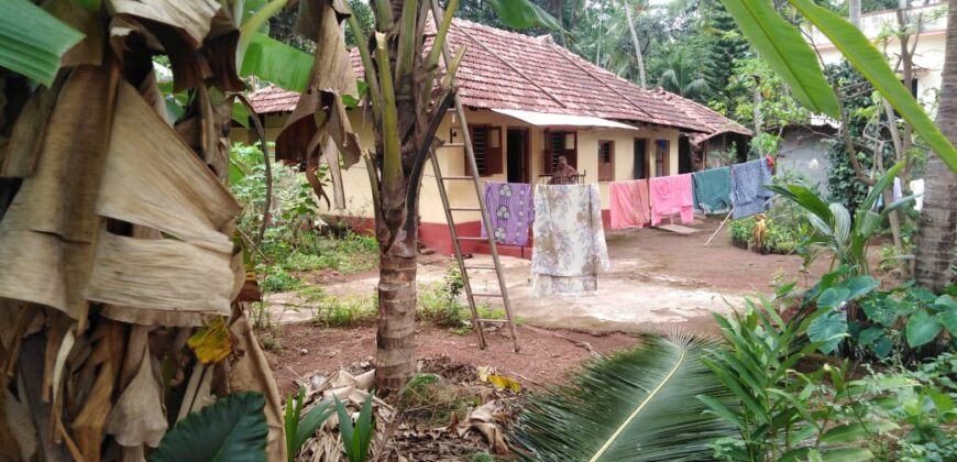 10 cents with old house at Saripalla 45 lakhs
