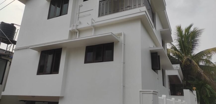 5 bhk house at Kadri 1.70 cr