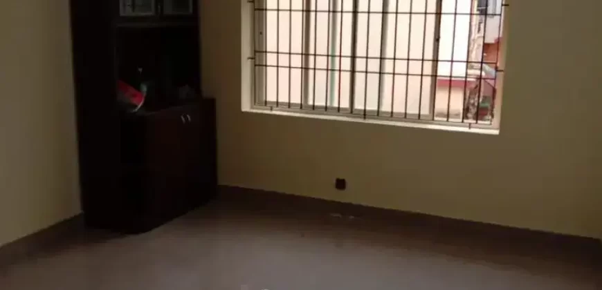 20 + yrs old building,newly renovated flat vd good condition