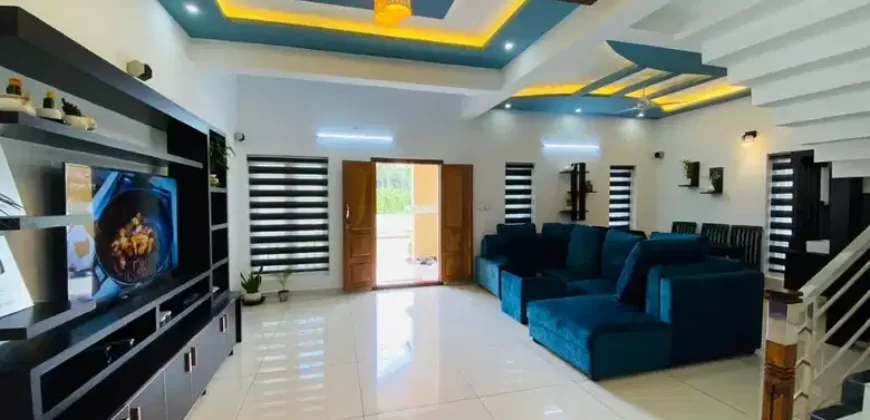 STYLISH PREMIUM 4BHK VILLA KIZHAKKAMBALAM NEAR ERNAKULAM BUS ROUTE